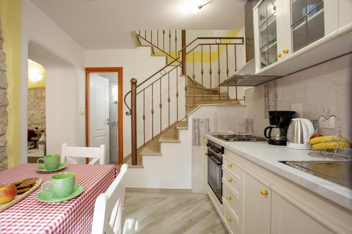 Pokrajac In Rovinjsko Selo - Haus Fuer 4-5 Personen * Rovinj