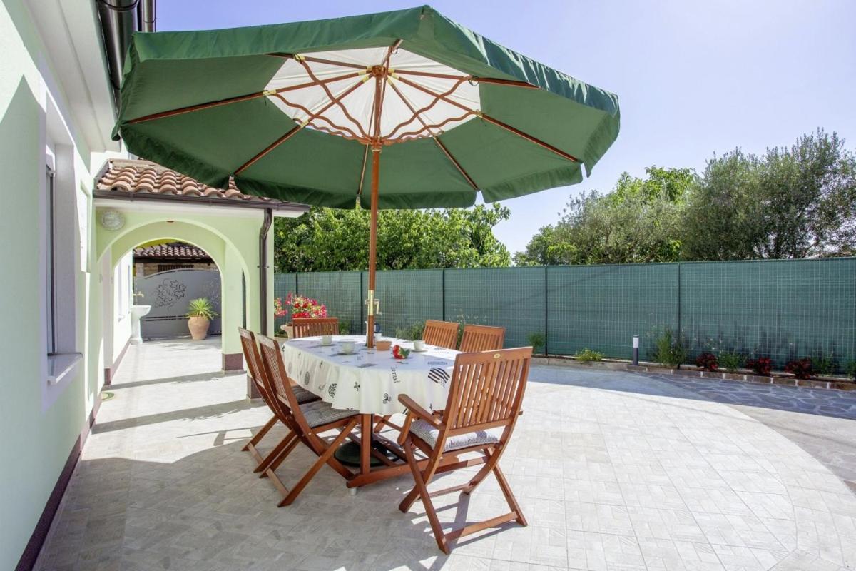Pokrajac In Rovinjsko Selo - Haus Fuer 4-5 Personen *