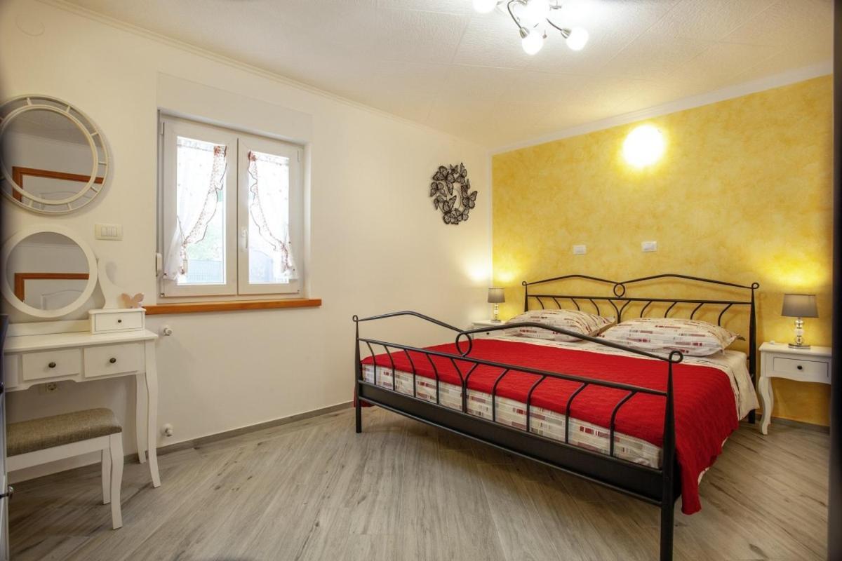 Pokrajac In Rovinjsko Selo - Haus Fuer 4-5 Personen Dom wakacyjny